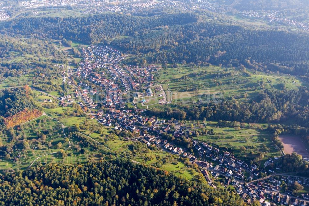 Gaggenau von oben - Dorf - Ansicht am Rande von Feldern in Gaggenau im Bundesland Baden-Württemberg, Deutschland