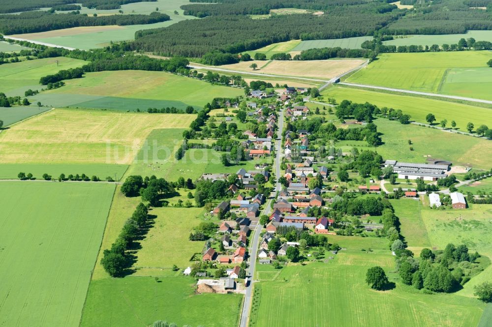 Luftbild Garlin - Dorf - Ansicht am Rande von Feldern in Garlin im Bundesland Brandenburg, Deutschland