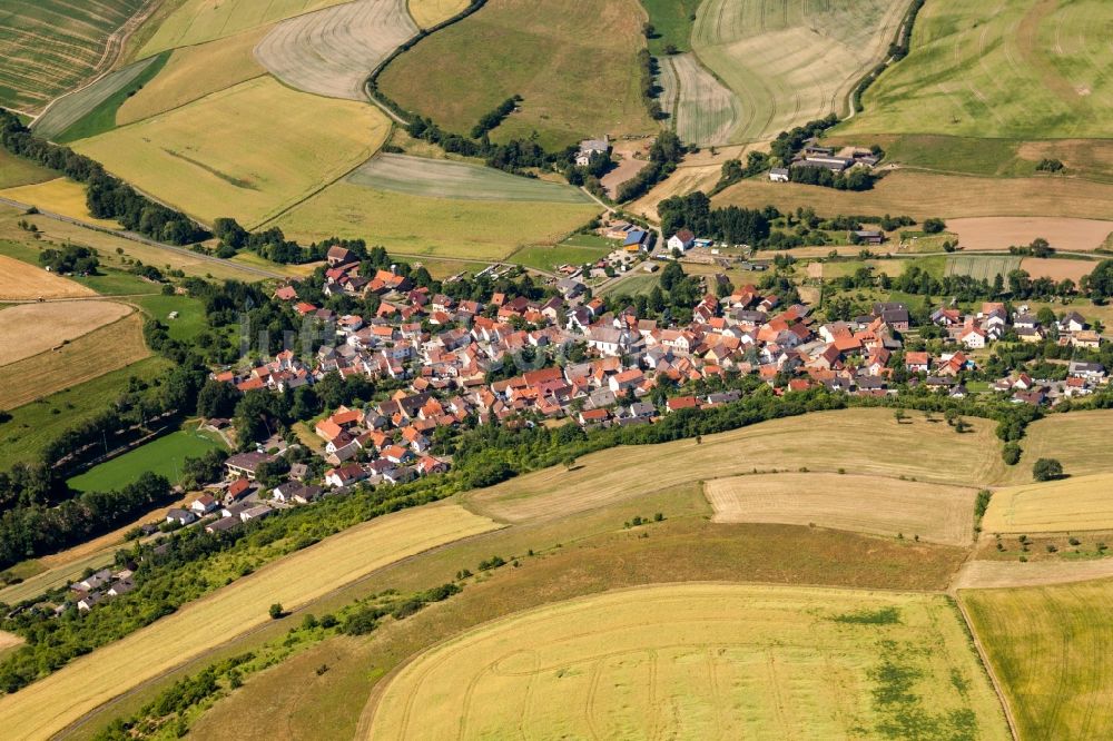 Gerbach von oben - Dorf - Ansicht am Rande von Feldern in Gerbach im Bundesland Rheinland-Pfalz, Deutschland
