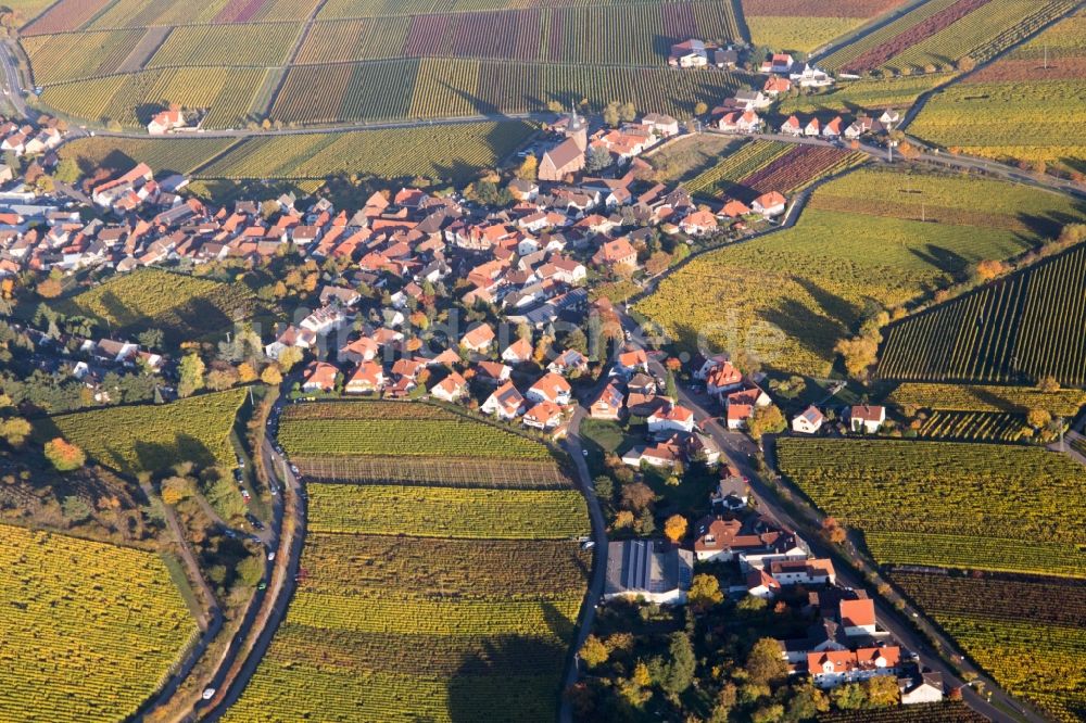 Luftbild Gleisweiler - Dorf - Ansicht am Rande von Feldern in Gleisweiler im Bundesland Rheinland-Pfalz, Deutschland
