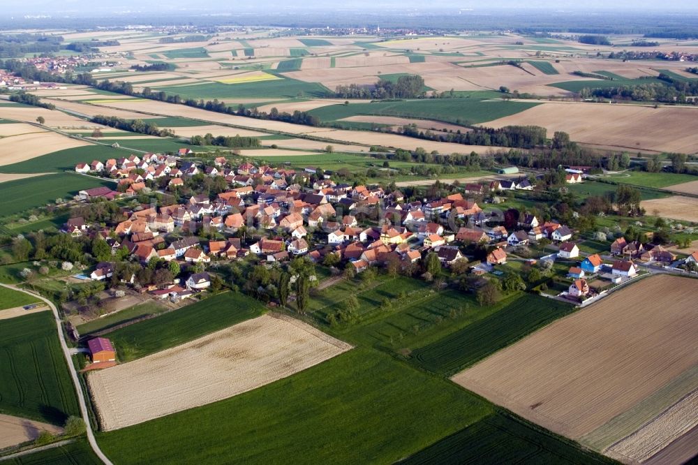 Luftbild Hoffen - Dorf - Ansicht am Rande von Feldern in Hoffen in Grand Est, Frankreich