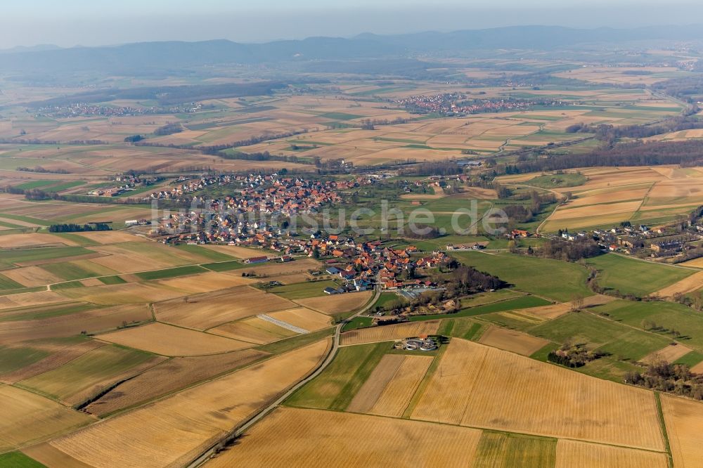 Luftaufnahme Hoffen - Dorf - Ansicht am Rande von Feldern in Hoffen in Grand Est, Frankreich