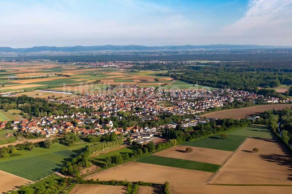 Luftbild Hördt - Dorf - Ansicht am Rande von Feldern in Hördt im Bundesland Rheinland-Pfalz