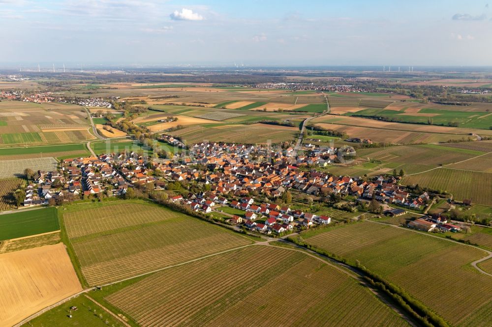 Luftaufnahme Impflingen - Dorf - Ansicht am Rande von Feldern in Impflingen im Bundesland Rheinland-Pfalz, Deutschland