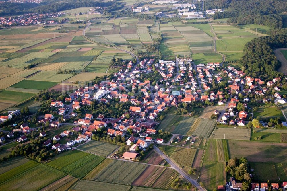 Kusterdingen aus der Vogelperspektive: Dorf - Ansicht am Rande von Feldern in Kusterdingen im Bundesland Baden-Württemberg, Deutschland