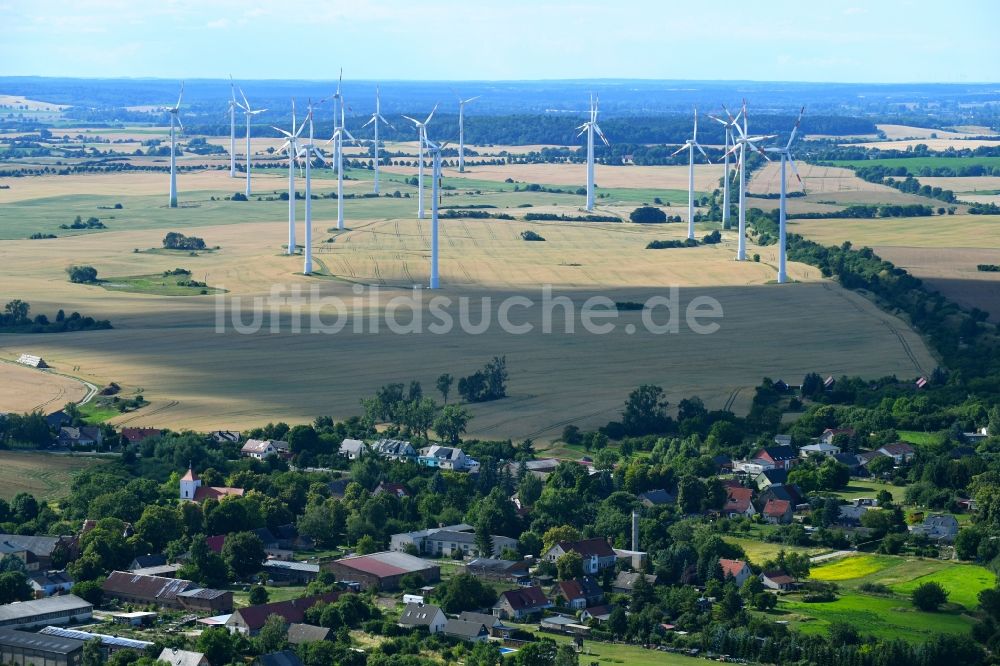 Lüdersdorf von oben - Dorf - Ansicht am Rande von Feldern in Lüdersdorf im Bundesland Brandenburg, Deutschland