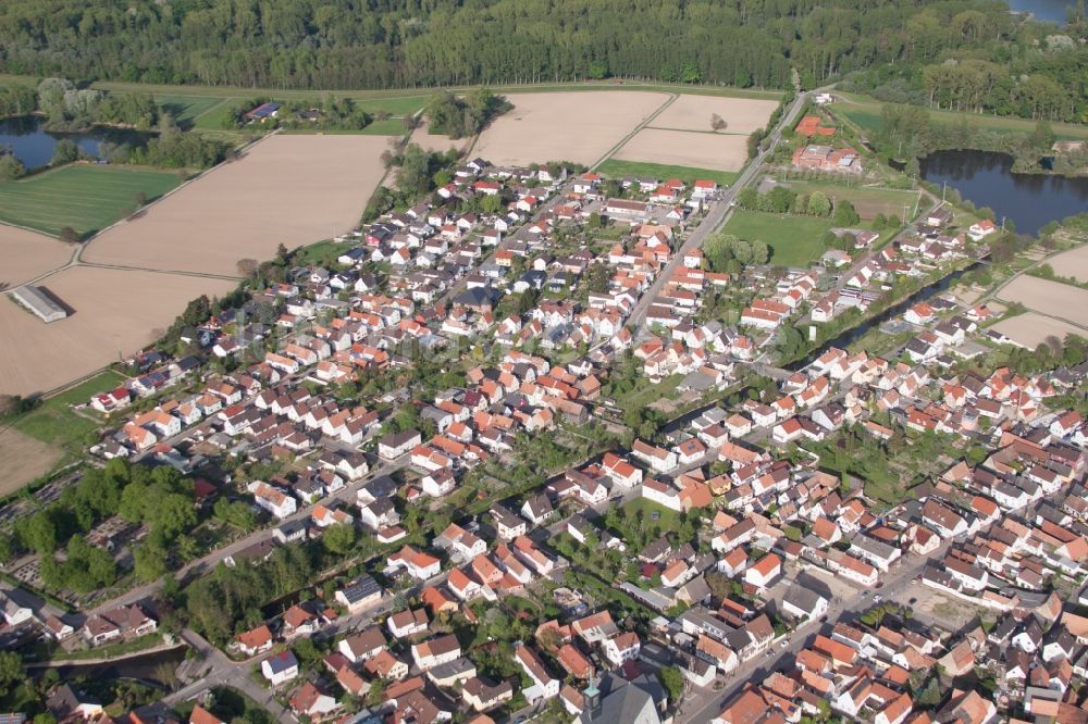 Leimersheim von oben - Dorf - Ansicht am Rande von Feldern in Leimersheim im Bundesland Rheinland-Pfalz