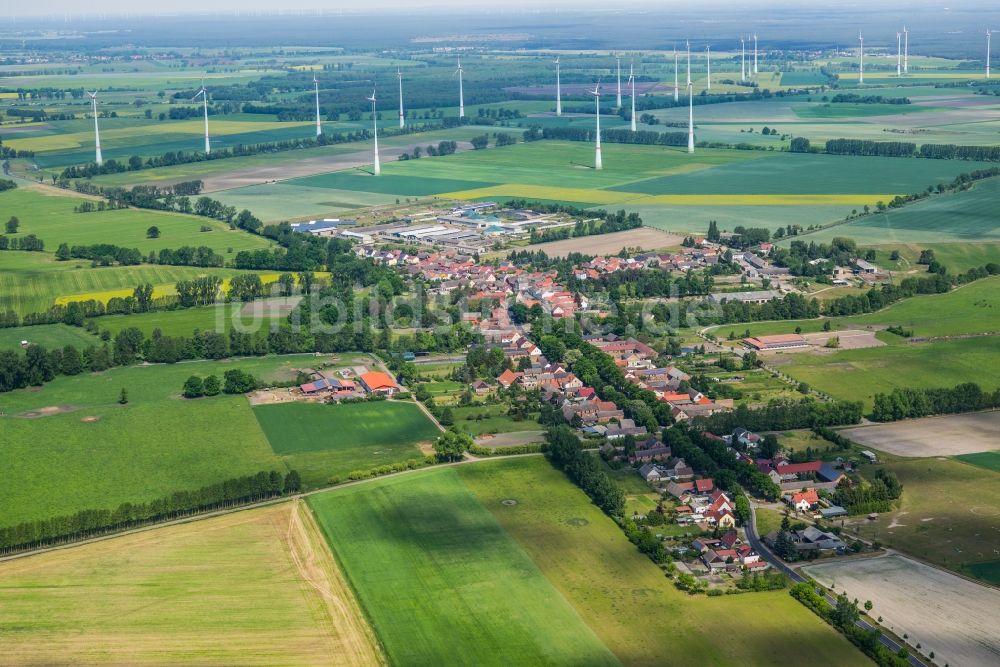 Luftaufnahme Mühlenfließ - Dorf - Ansicht am Rande von Feldern in Mühlenfließ im Bundesland Brandenburg, Deutschland