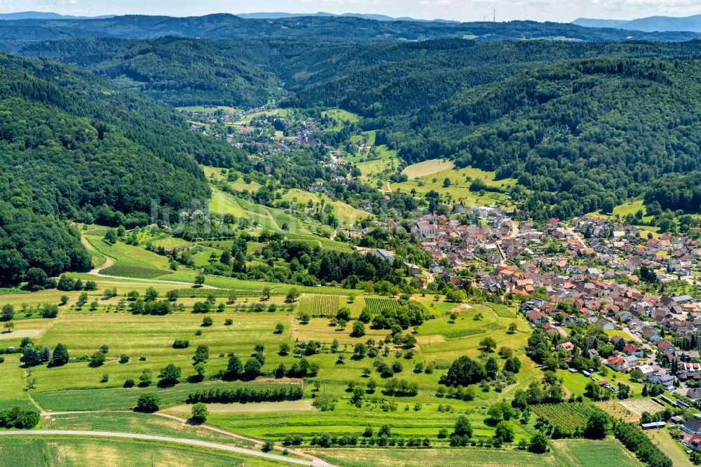 Münchweier von oben - Dorf - Ansicht am Rande von Feldern in Münchweier im Bundesland Baden-Württemberg, Deutschland
