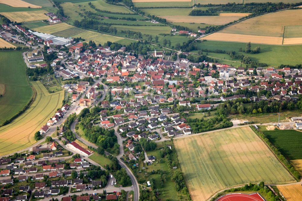 Luftbild Neresheim - Dorf - Ansicht am Rande von Feldern in Neresheim im Bundesland Baden-Württemberg, Deutschland