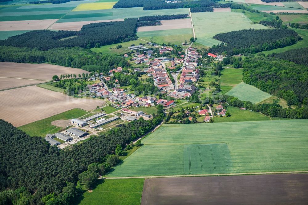 Luftaufnahme Nichel - Dorf - Ansicht am Rande von Feldern in Nichel im Bundesland Brandenburg, Deutschland