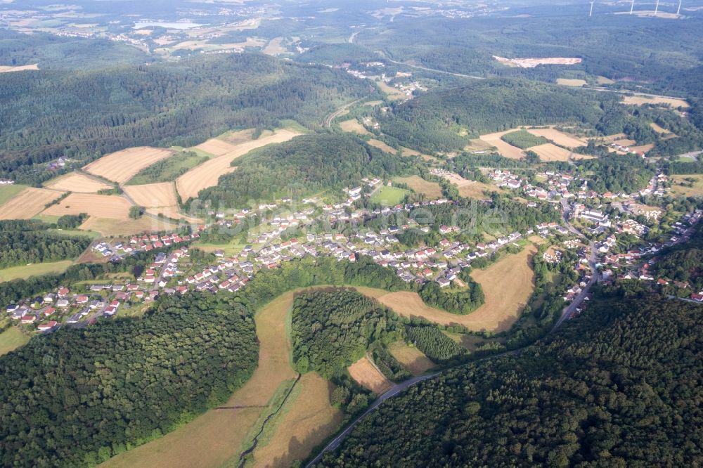 Nohfelden aus der Vogelperspektive: Dorf - Ansicht am Rande von Feldern in Nohfelden im Bundesland Saarland, Deutschland