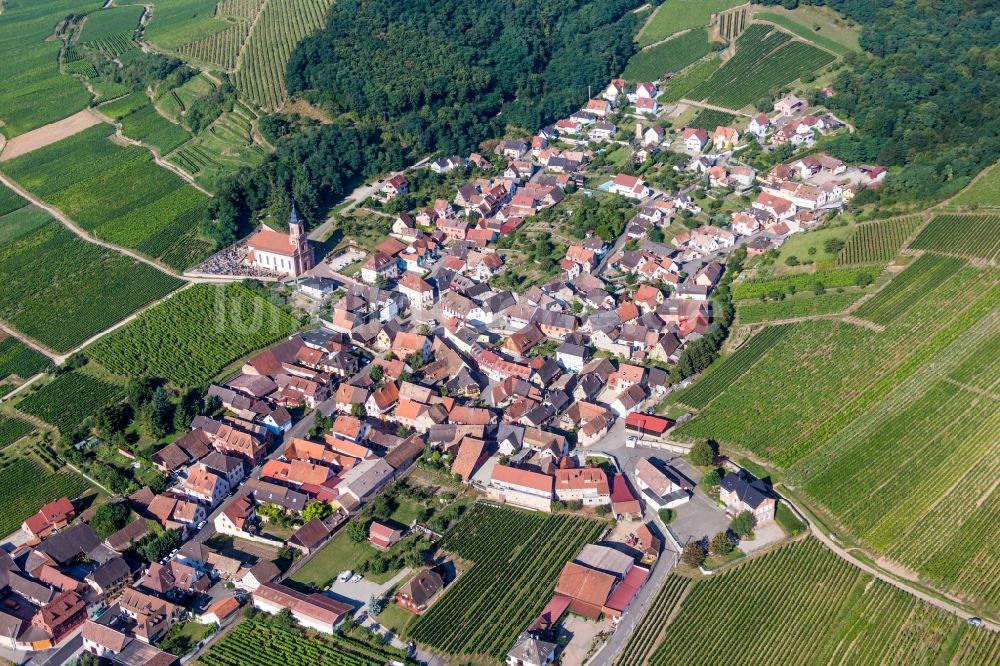 Luftaufnahme Orschwiller - Dorf - Ansicht am Rande von Feldern in Orschwiller in Grand Est, Frankreich