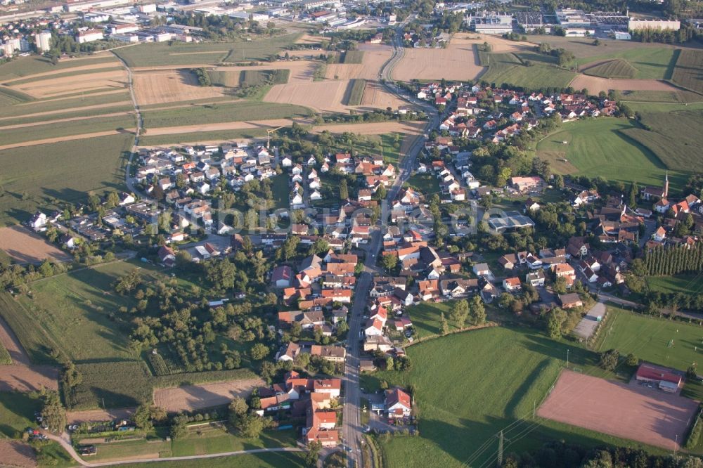 Luftaufnahme Offenburg - Dorf - Ansicht am Rande von Feldern im Ortsteil Bühl in Offenburg im Bundesland Baden-Württemberg, Deutschland