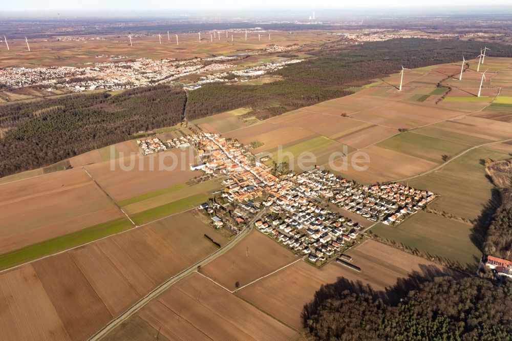 Luftaufnahme Herxheim bei Landau (Pfalz) - Dorf - Ansicht am Rande von Feldern im Ortsteil Hayna in Herxheim bei Landau (Pfalz) im Bundesland Rheinland-Pfalz, Deutschland