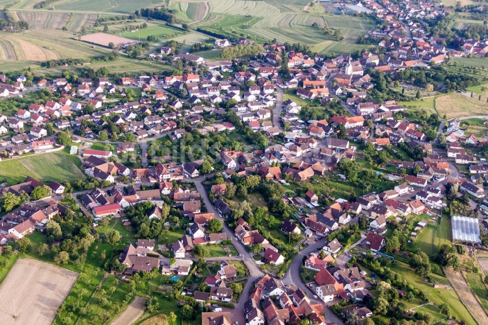 Willstätt von oben - Dorf - Ansicht am Rande von Feldern im Ortsteil Legelshurst in Willstätt im Bundesland Baden-Württemberg, Deutschland