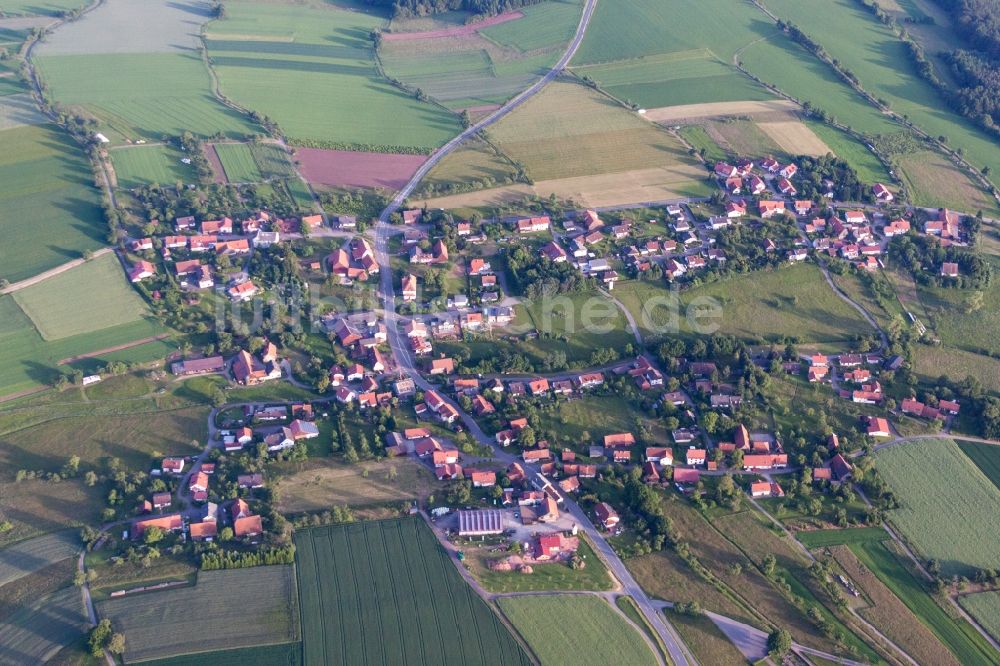 Luftaufnahme Waldbrunn - Dorf - Ansicht am Rande von Feldern im Ortsteil Mülben in Waldbrunn im Bundesland Baden-Württemberg, Deutschland