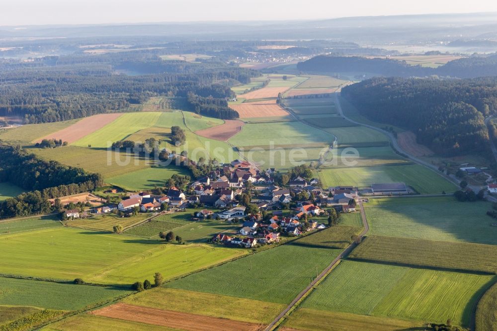 Pfullendorf von oben - Dorf - Ansicht am Rande von Feldern im Ortsteil Otterswang in Pfullendorf im Bundesland Baden-Württemberg, Deutschland
