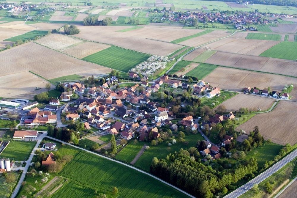 Luftbild Betschdorf - Dorf - Ansicht am Rande von Feldern im Ortsteil Reimerswiller in Betschdorf in Grand Est, Frankreich