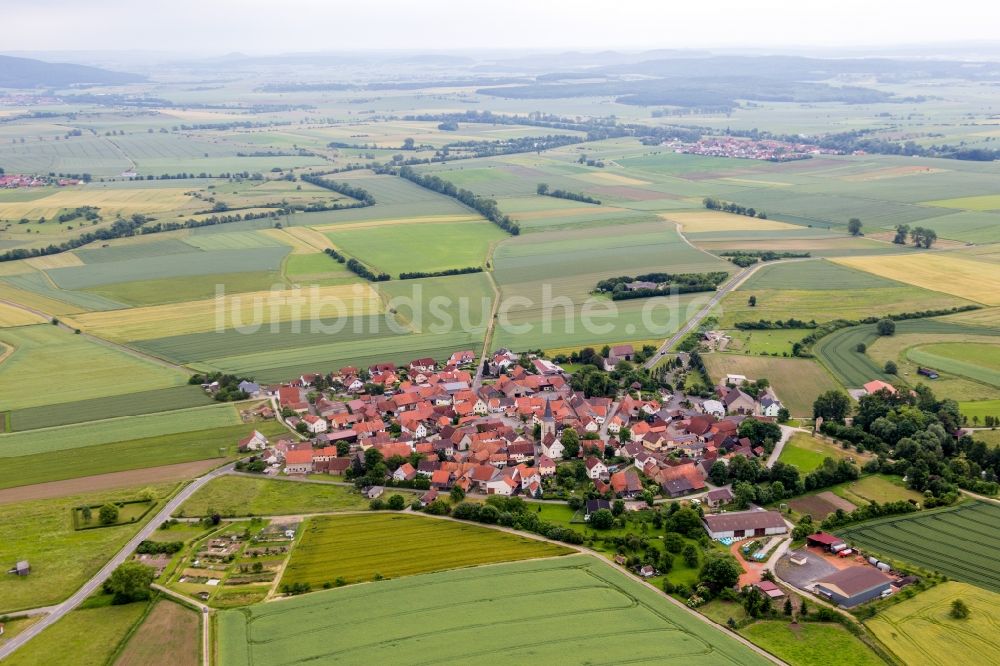Luftaufnahme Höchheim - Dorf - Ansicht am Rande von Feldern im Ortsteil Rothausen in Höchheim im Bundesland Bayern, Deutschland