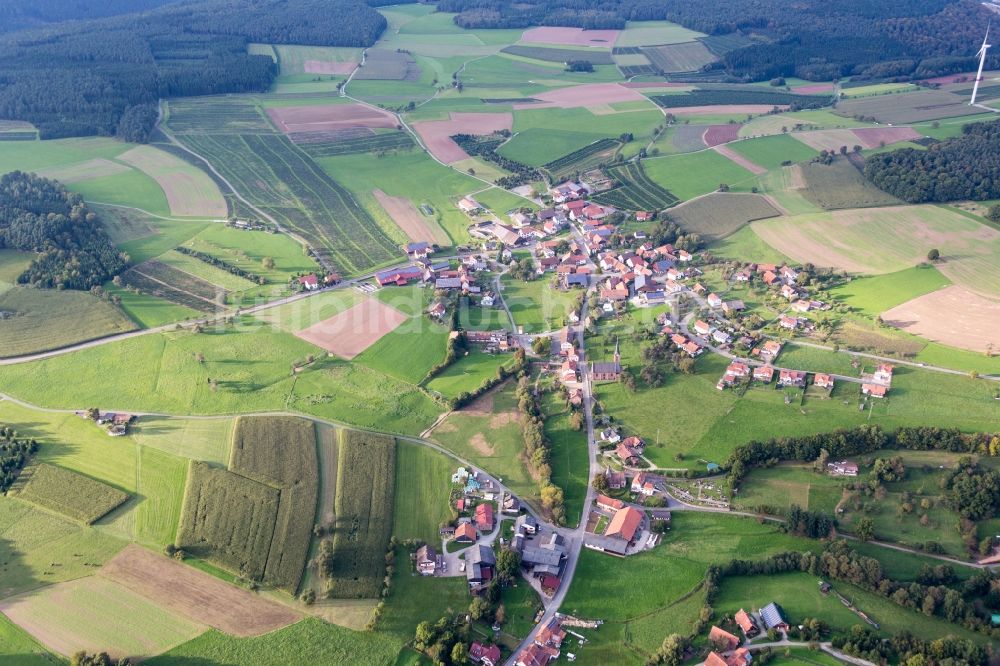 Mudau aus der Vogelperspektive: Dorf - Ansicht am Rande von Feldern im Ortsteil Steinbach in Mudau im Bundesland Baden-Württemberg, Deutschland
