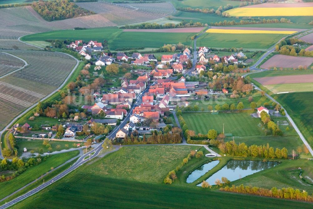 Oberschwarzach von oben - Dorf - Ansicht am Rande von Feldern im Ortsteil Wiebelsberg in Oberschwarzach im Bundesland Bayern, Deutschland