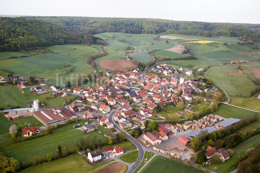 Rauhenebrach von oben - Dorf - Ansicht am Rande von Feldern im Ortsteil Wustviel in Rauhenebrach im Bundesland Bayern, Deutschland