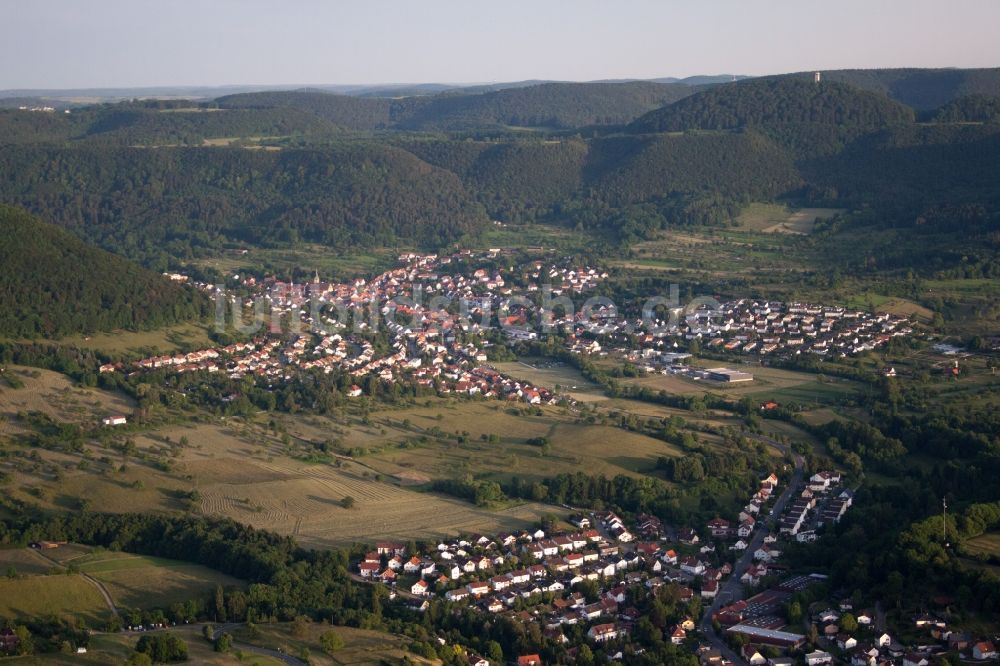 Luftbild Reutlingen - Dorf - Ansicht am Rande von Feldern in Reutlingen im Bundesland Baden-Württemberg, Deutschland