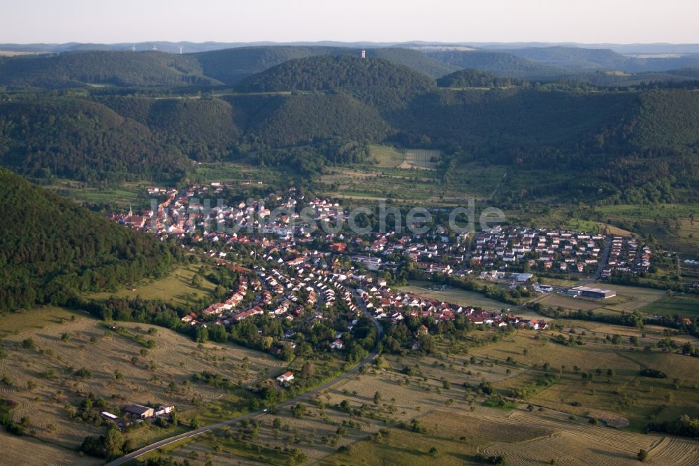 Luftaufnahme Reutlingen - Dorf - Ansicht am Rande von Feldern in Reutlingen im Bundesland Baden-Württemberg, Deutschland