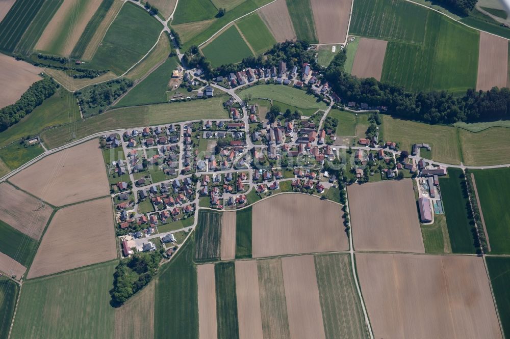 Luftaufnahme Ried - Dorf - Ansicht am Rande von Feldern in Ried im Bundesland Bayern, Deutschland