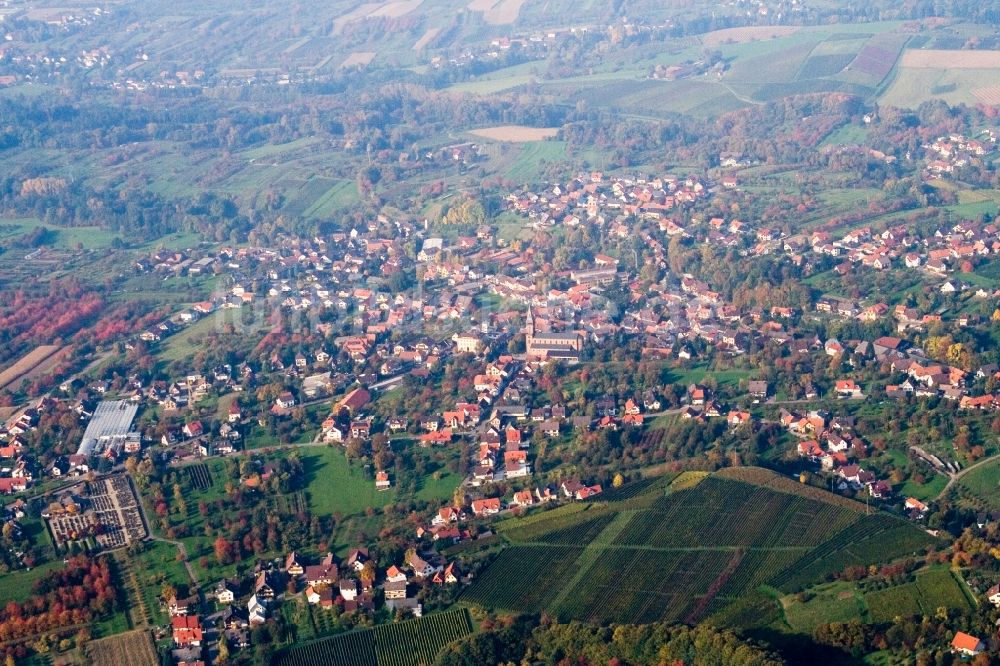 Luftbild Sasbachwalden - Dorf - Ansicht am Rande von Feldern in Sasbachwalden im Bundesland Baden-Württemberg, Deutschland