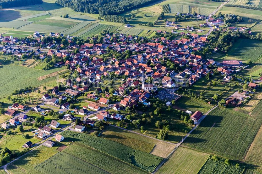 Schoenenbourg aus der Vogelperspektive: Dorf - Ansicht am Rande von Feldern in Schoenenbourg in Grand Est, Frankreich