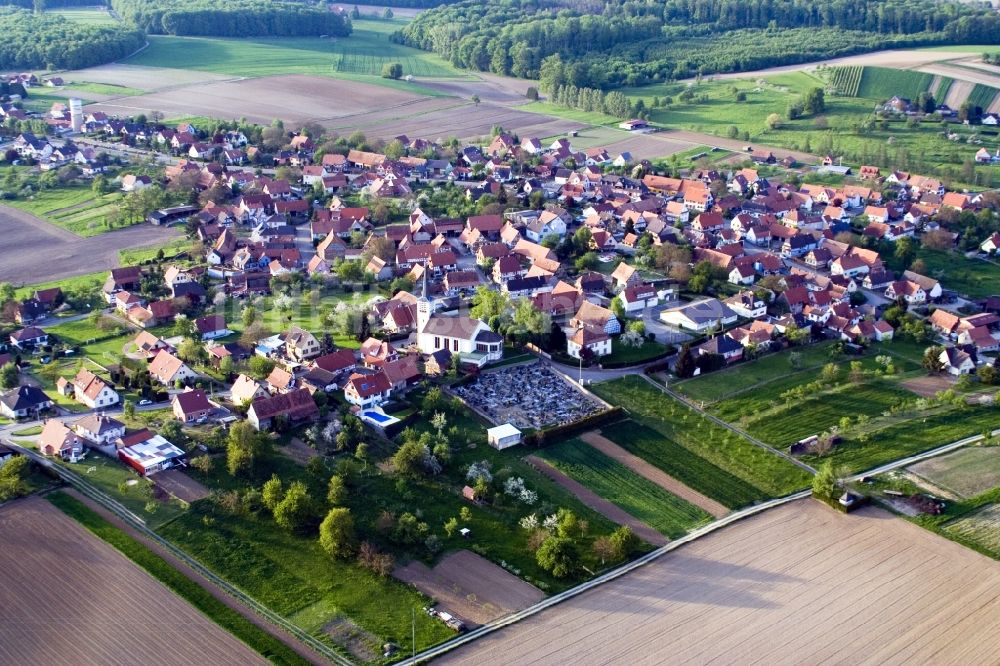 Luftaufnahme Schoenenbourg - Dorf - Ansicht am Rande von Feldern in Schoenenbourg in Grand Est, Frankreich