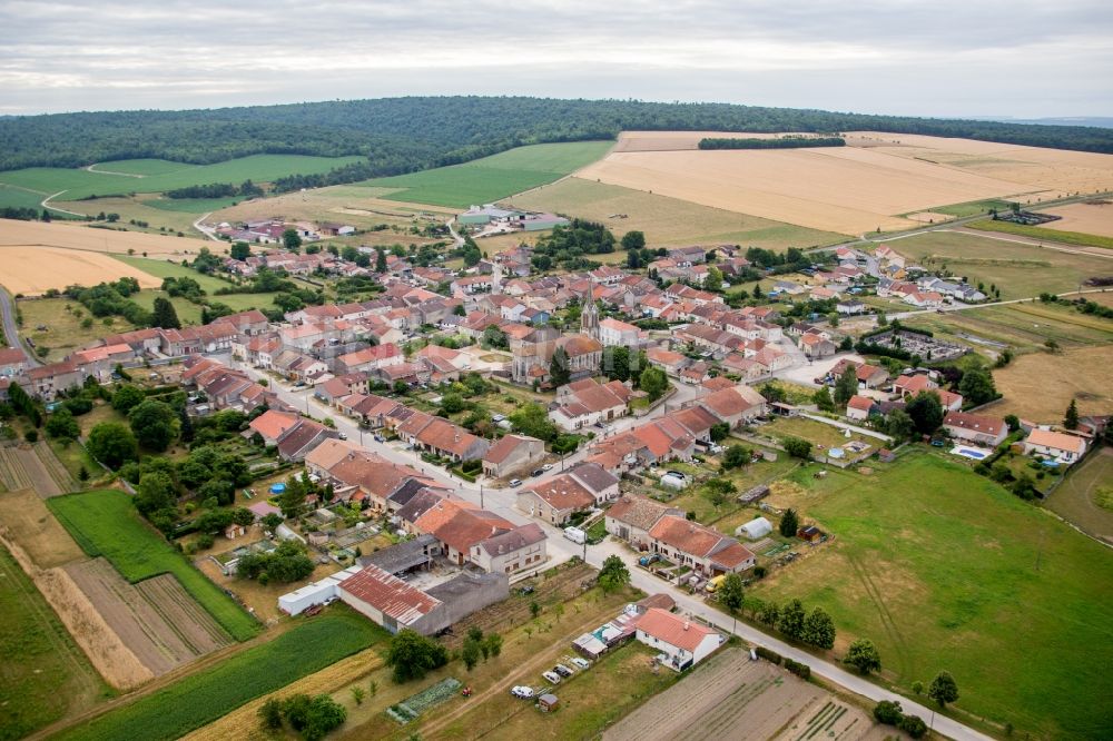 Luftbild Uruffe - Dorf - Ansicht am Rande von Feldern in Uruffe in Grand Est, Frankreich