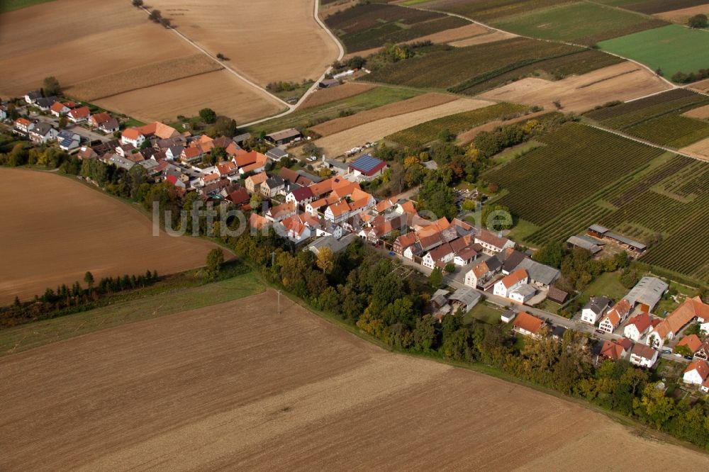 Vollmersweiler aus der Vogelperspektive: Dorf - Ansicht am Rande von Feldern in Vollmersweiler im Bundesland Rheinland-Pfalz