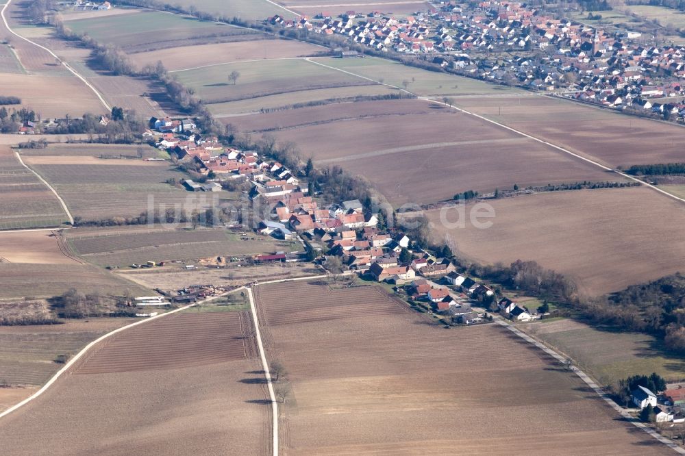 Luftaufnahme Vollmersweiler - Dorf - Ansicht am Rande von Feldern in Vollmersweiler im Bundesland Rheinland-Pfalz, Deutschland
