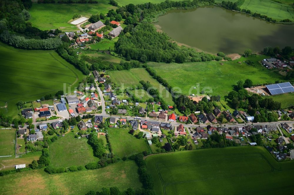 Luftbild Bujendorf - Dorf - Ansicht am Rande von landwirtschaftlichen Feldern in Bujendorf im Bundesland Schleswig-Holstein, Deutschland
