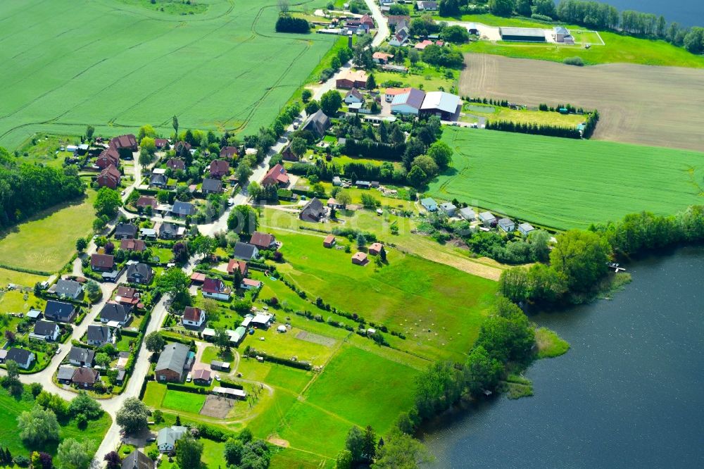 Luftaufnahme Dümmer - Dorf - Ansicht am Rande von landwirtschaftlichen Feldern in Dümmer im Bundesland Mecklenburg-Vorpommern, Deutschland