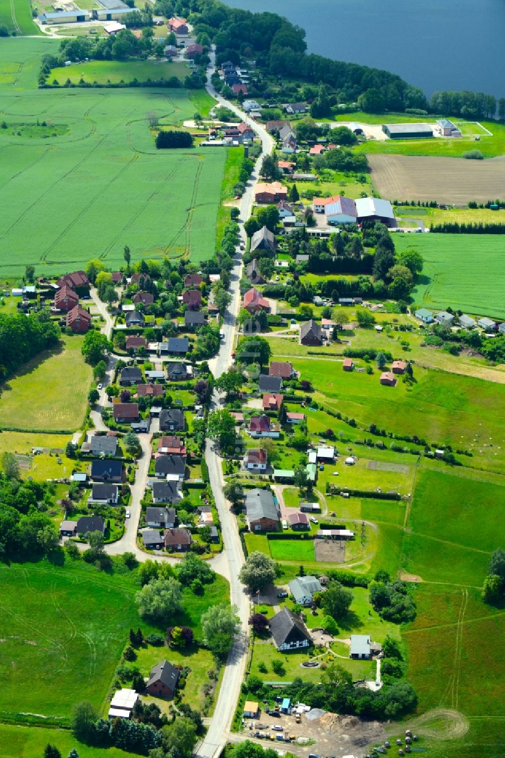 Luftbild Dümmer - Dorf - Ansicht am Rande von landwirtschaftlichen Feldern in Dümmer im Bundesland Mecklenburg-Vorpommern, Deutschland