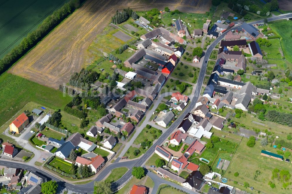 Luftbild Gentha - Dorf - Ansicht am Rande von landwirtschaftlichen Feldern in Gentha im Bundesland Sachsen-Anhalt, Deutschland