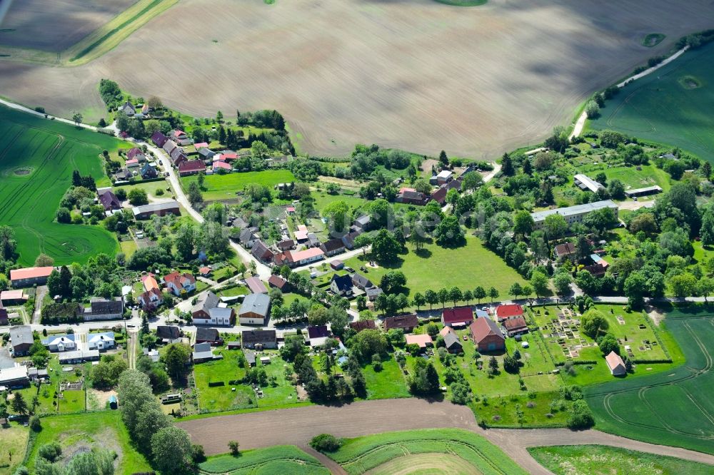 Granzin von oben - Dorf - Ansicht am Rande von landwirtschaftlichen Feldern in Granzin im Bundesland Mecklenburg-Vorpommern, Deutschland
