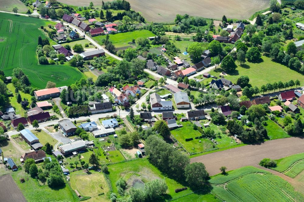 Luftbild Granzin - Dorf - Ansicht am Rande von landwirtschaftlichen Feldern in Granzin im Bundesland Mecklenburg-Vorpommern, Deutschland