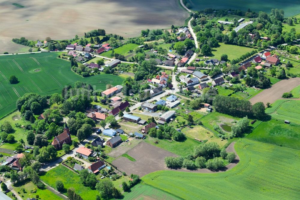 Luftaufnahme Granzin - Dorf - Ansicht am Rande von landwirtschaftlichen Feldern in Granzin im Bundesland Mecklenburg-Vorpommern, Deutschland