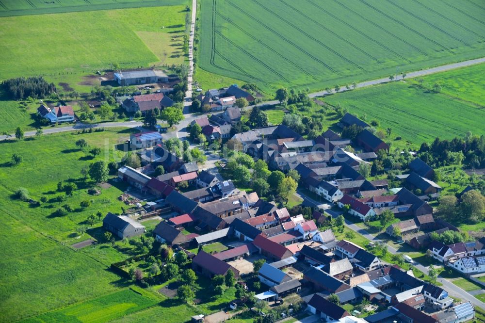 Luftbild Großbahren - Dorf - Ansicht am Rande von landwirtschaftlichen Feldern in Großbahren im Bundesland Brandenburg, Deutschland