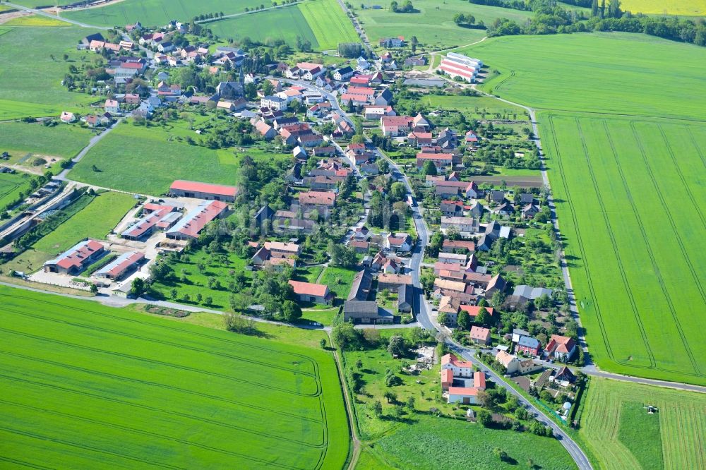 Luftaufnahme Großdobritz - Dorf - Ansicht am Rande von landwirtschaftlichen Feldern in Großdobritz im Bundesland Sachsen, Deutschland