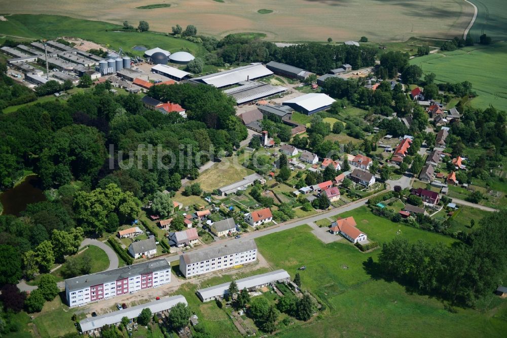 Luftbild Herzberg - Dorf - Ansicht am Rande von landwirtschaftlichen Feldern in Herzberg im Bundesland Mecklenburg-Vorpommern, Deutschland