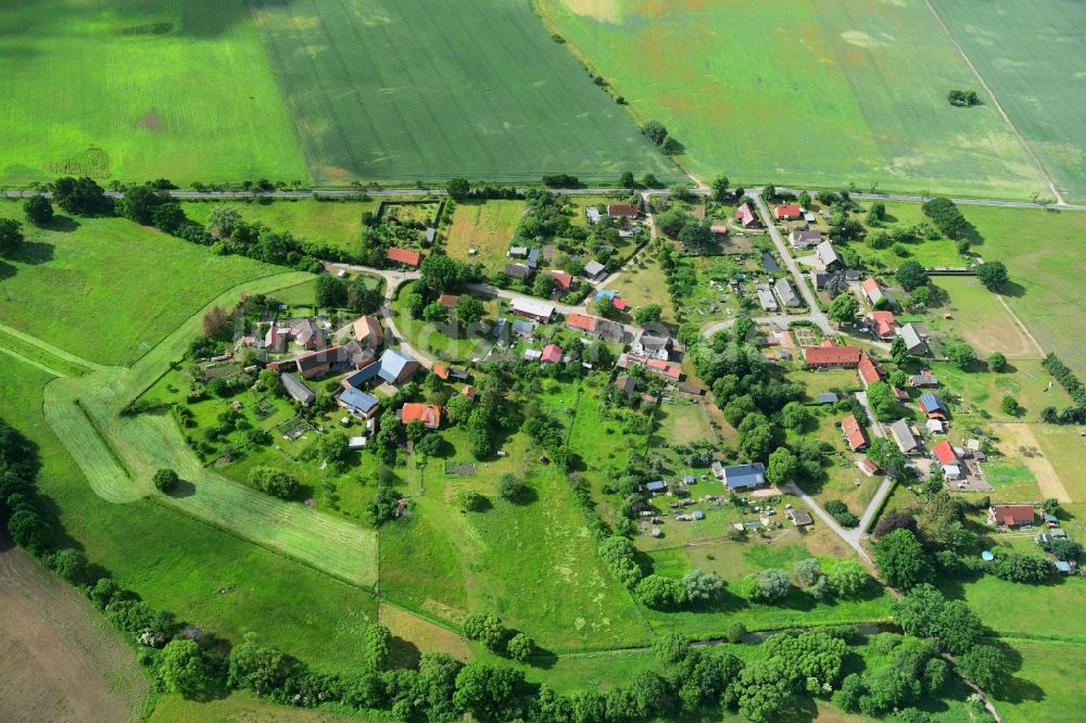 Meierstorf von oben - Dorf - Ansicht am Rande von landwirtschaftlichen Feldern in Meierstorf im Bundesland Mecklenburg-Vorpommern, Deutschland