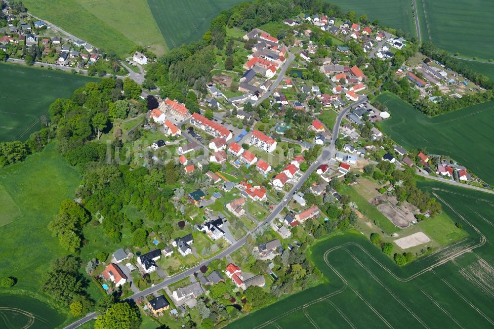 Luftbild Merkwitz - Dorf - Ansicht am Rande von landwirtschaftlichen Feldern in Merkwitz im Bundesland Sachsen, Deutschland