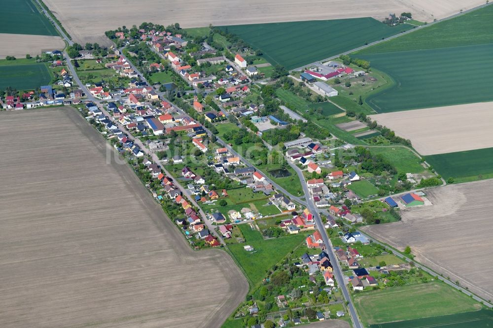Luftbild Naundorf - Dorf - Ansicht am Rande von landwirtschaftlichen Feldern in Naundorf im Bundesland Sachsen, Deutschland