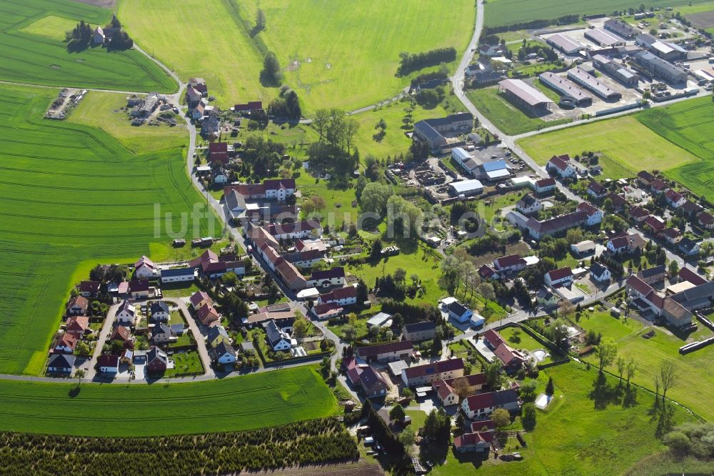 Welxande aus der Vogelperspektive: Dorf - Ansicht am Rande von landwirtschaftlichen Feldern in Welxande im Bundesland Sachsen, Deutschland
